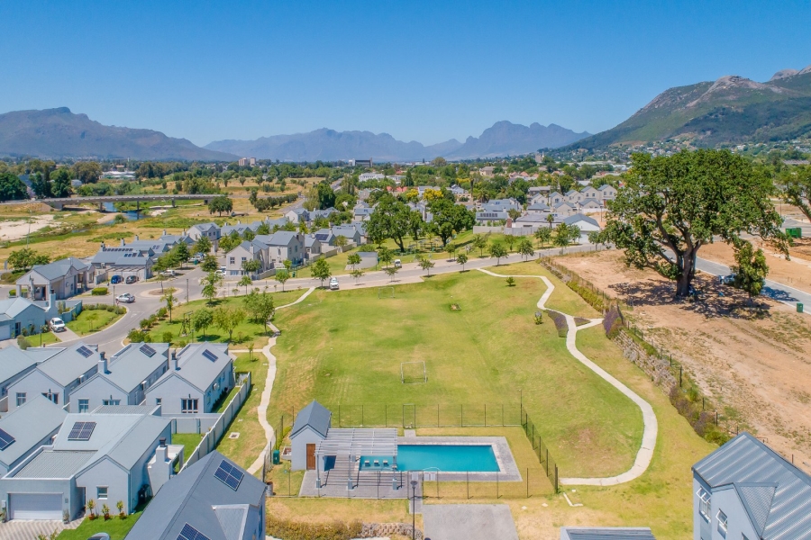 To Let 2 Bedroom Property for Rent in Honeydew Country Estate Western Cape